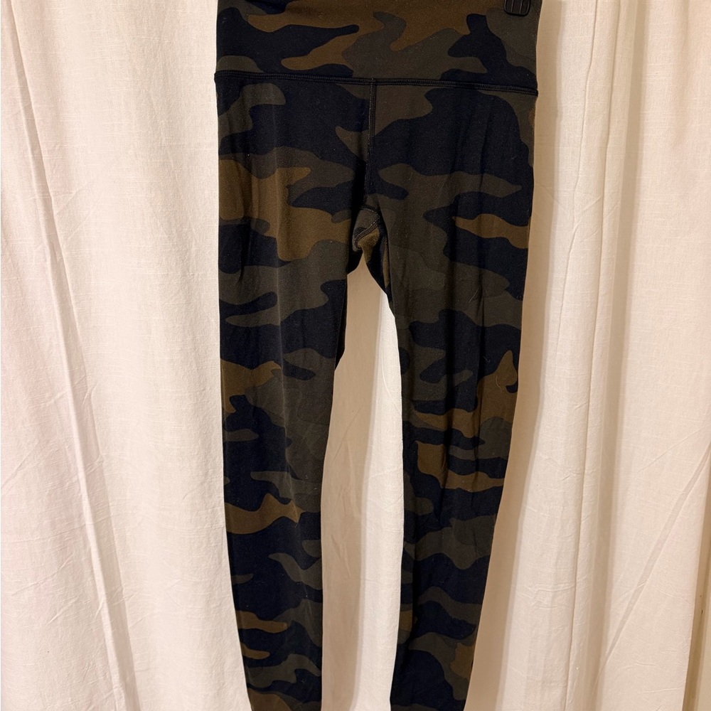 Victoria's Secret Black and Olive Green Camo Leggings